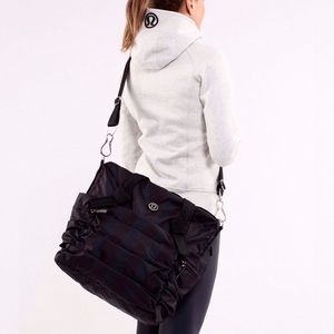 Lululemon Triumph gym bag